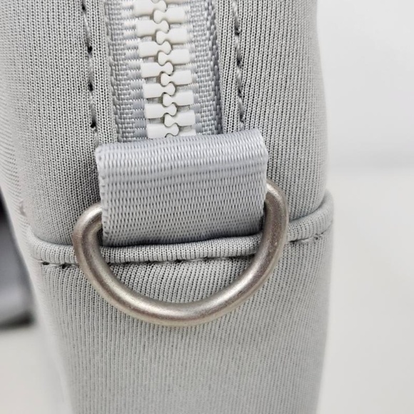 Vooray Sidekick Cross Body Bag Gray MOTO Woman’s Purse Ajustable Strap - Picture 3 of 8